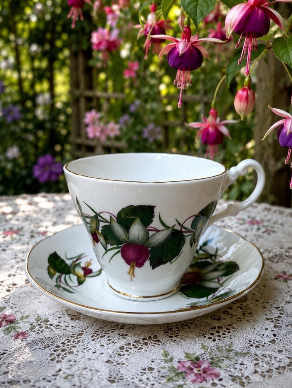 Fuchsia Pattern Vintage Tea Party Royal Stuart Teacup & Saucer  EUC High Tea